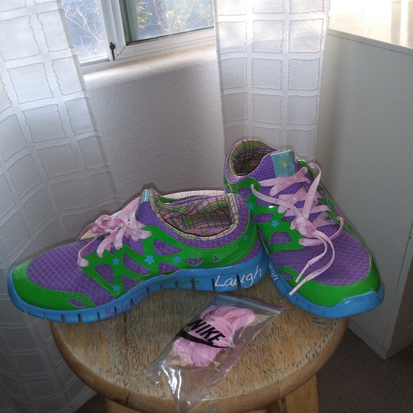 Shoes - Picture 1 of 3